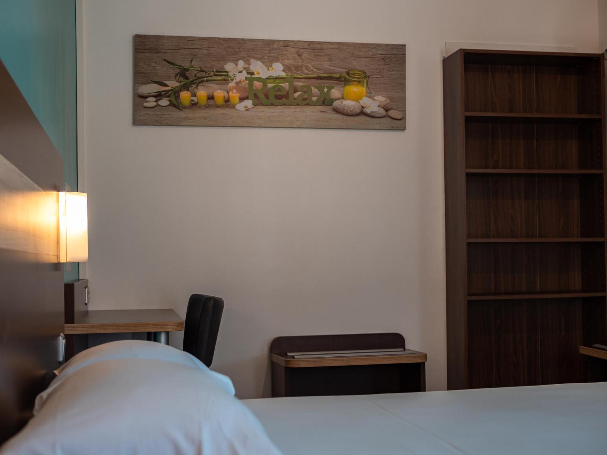 Hotel Restaurant Les Jardins D'Epone Bilik gambar
