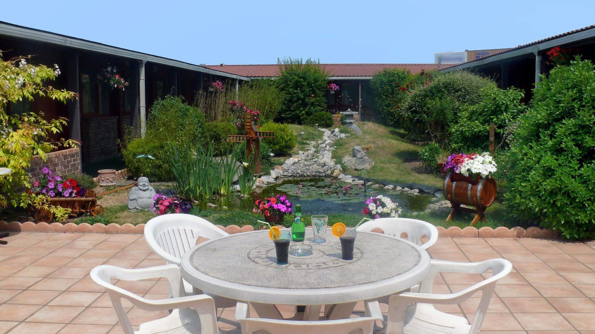 Hotel Restaurant Les Jardins D'Epone Luaran gambar