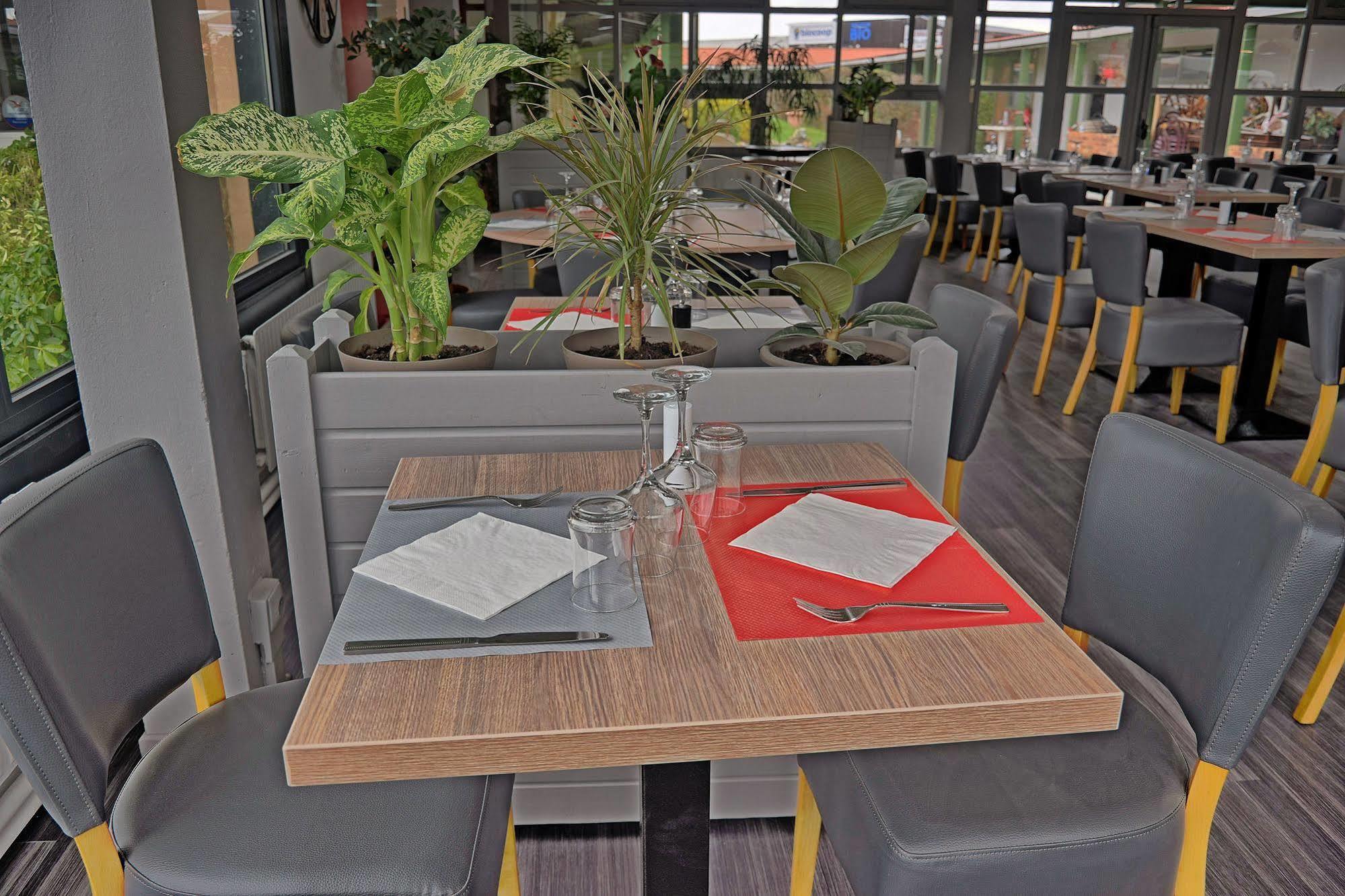 Hotel Restaurant Les Jardins D'Epone Luaran gambar